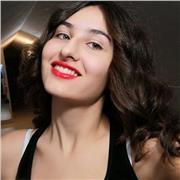 Ragazza universitaria offre lezioni in tutte le materie scolastiche